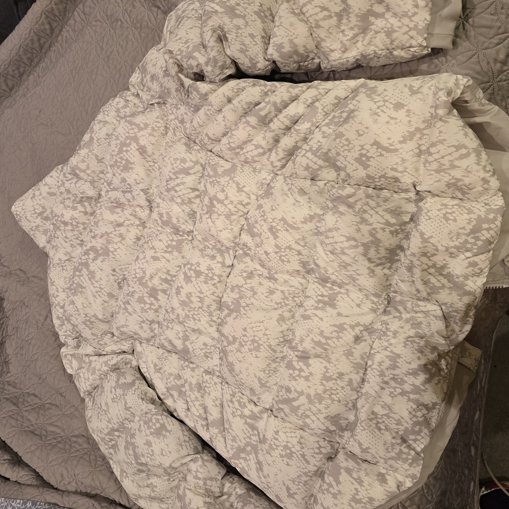 Gray Patterned Puffer Jacket - image 4